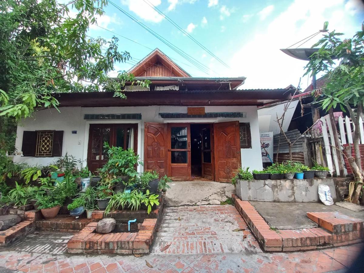 Watthat Backpacker Hostel Luang Prabang Dış mekan fotoğraf