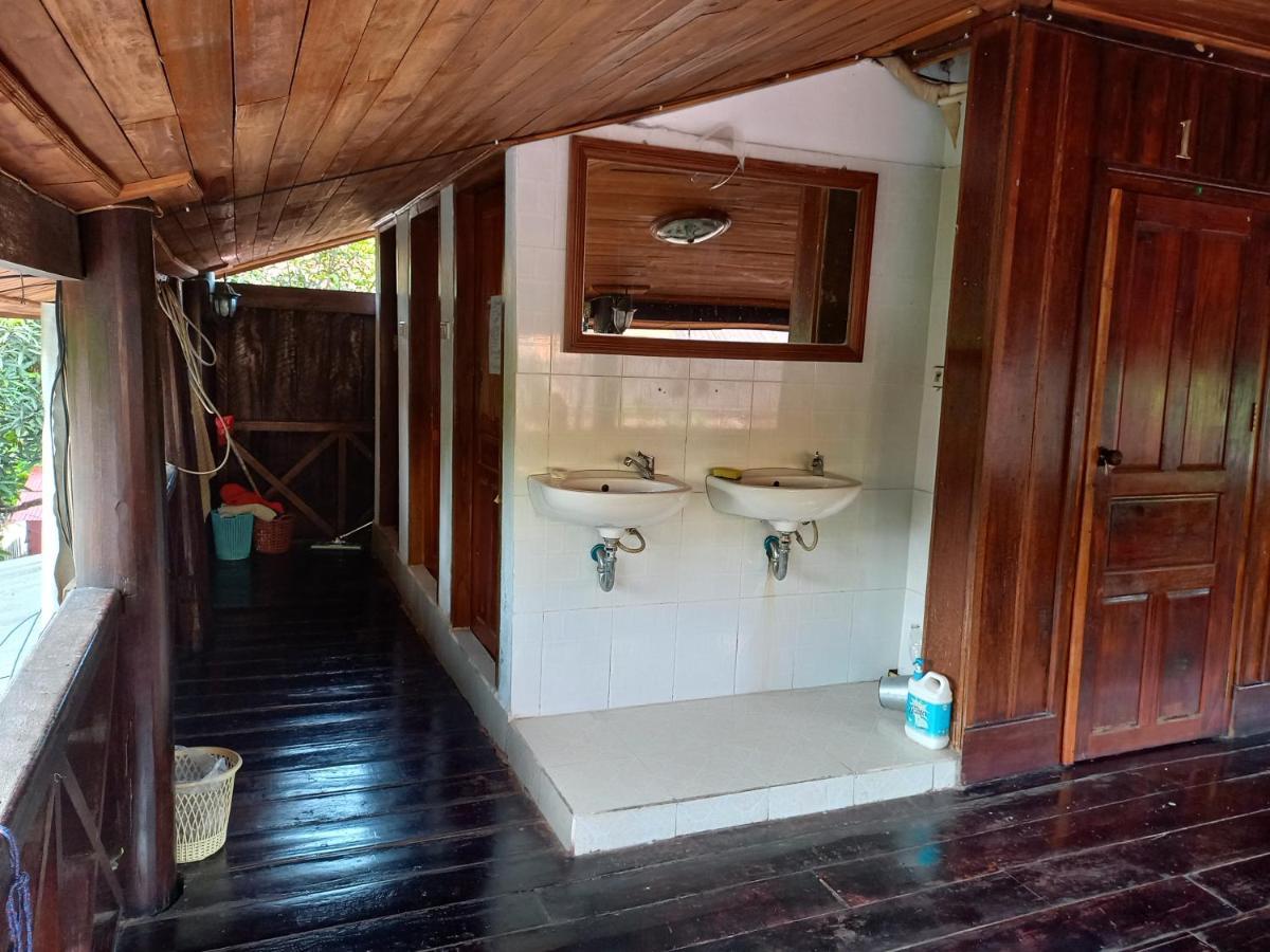Watthat Backpacker Hostel Luang Prabang Dış mekan fotoğraf