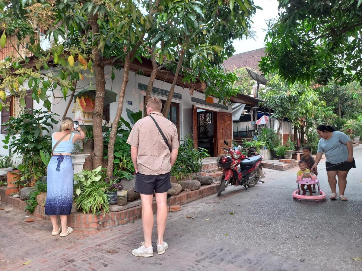 Watthat Backpacker Hostel Luang Prabang Dış mekan fotoğraf