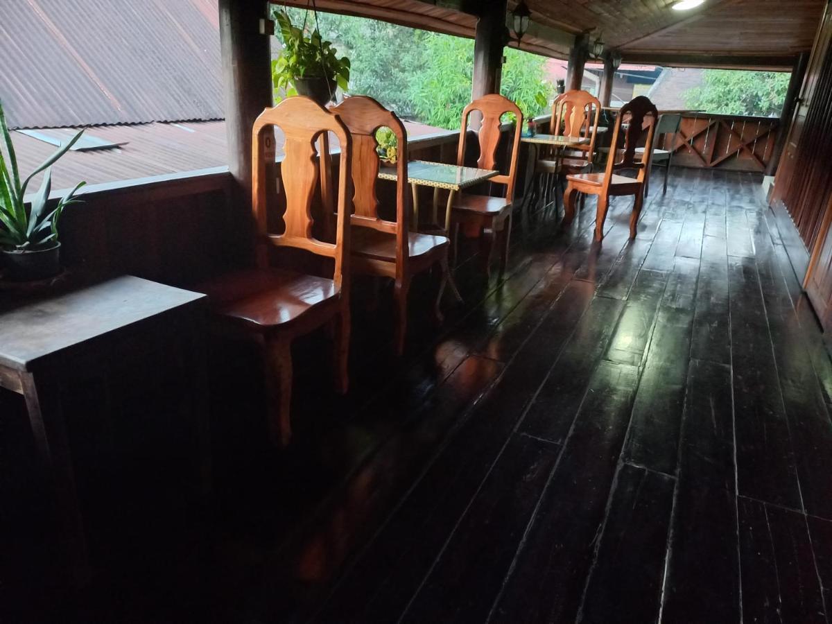 Watthat Backpacker Hostel Luang Prabang Dış mekan fotoğraf